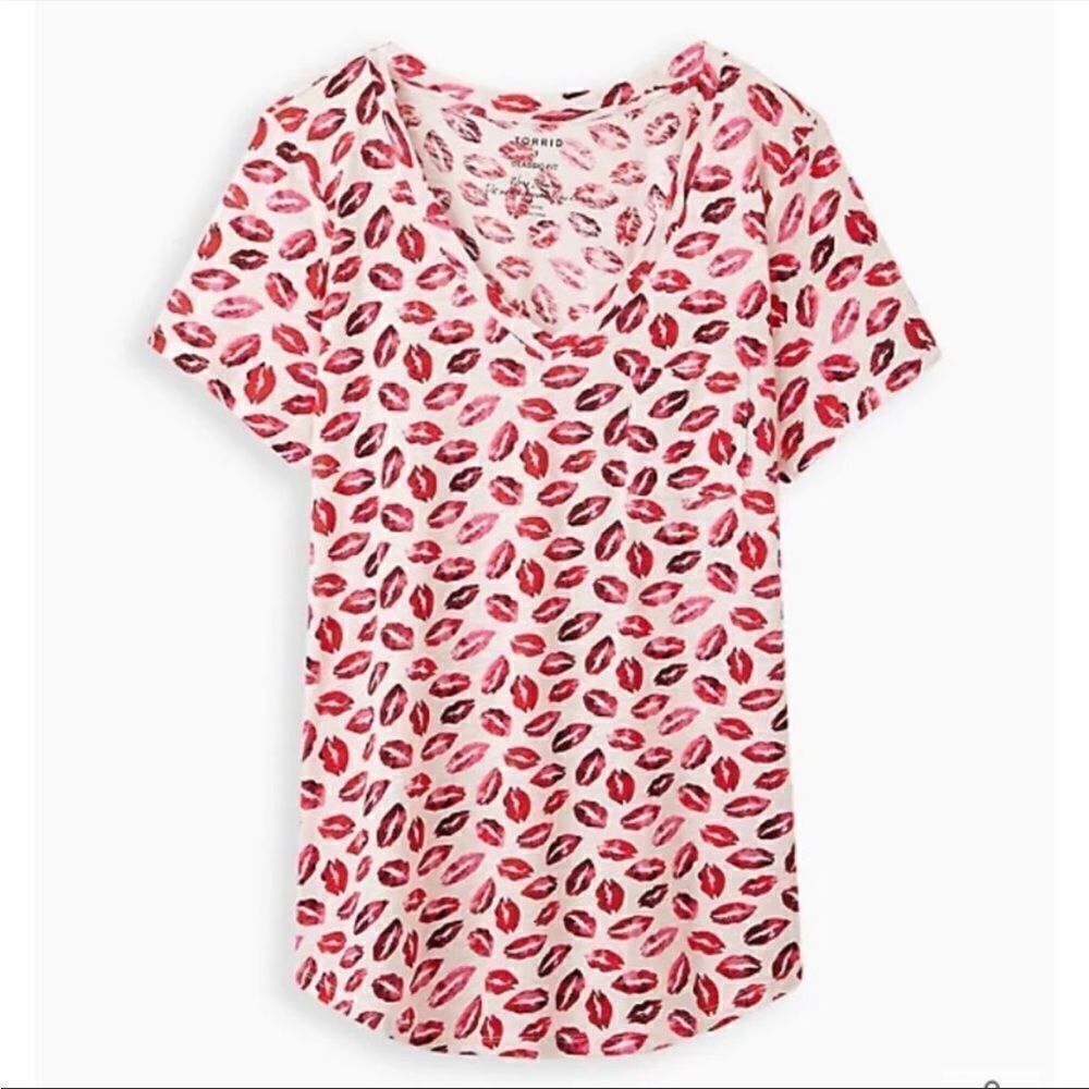 Torrid White Multi Lip Design Pocket Tee Casual Feminine Contemporary Brand New